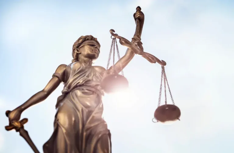 statue - justice is blind